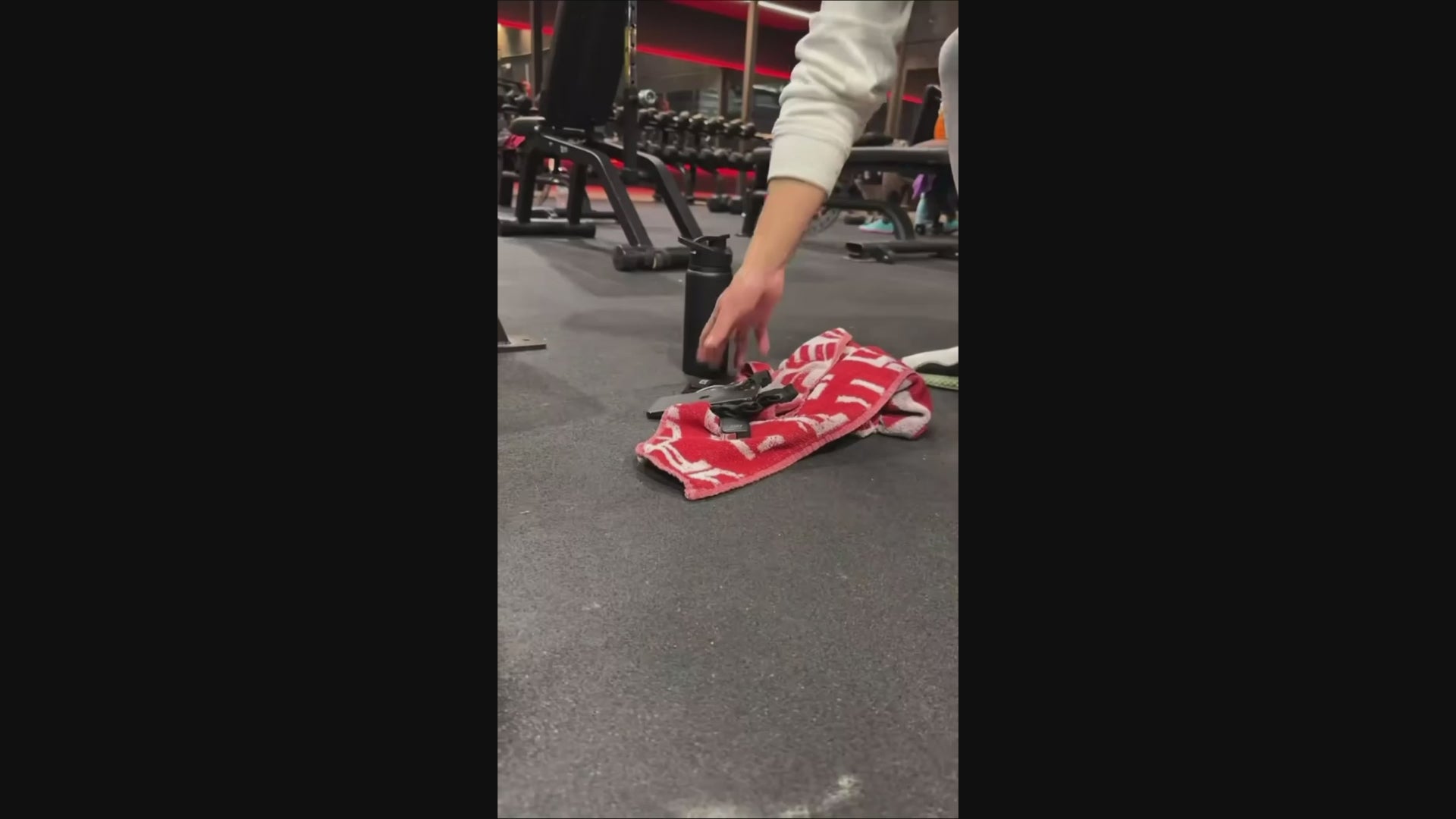 QuickPick Hang Free Magnetic Gym Bag (Magnetic Clip)